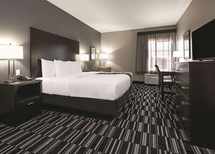 La Quinta By Wyndham Worth West - I-30